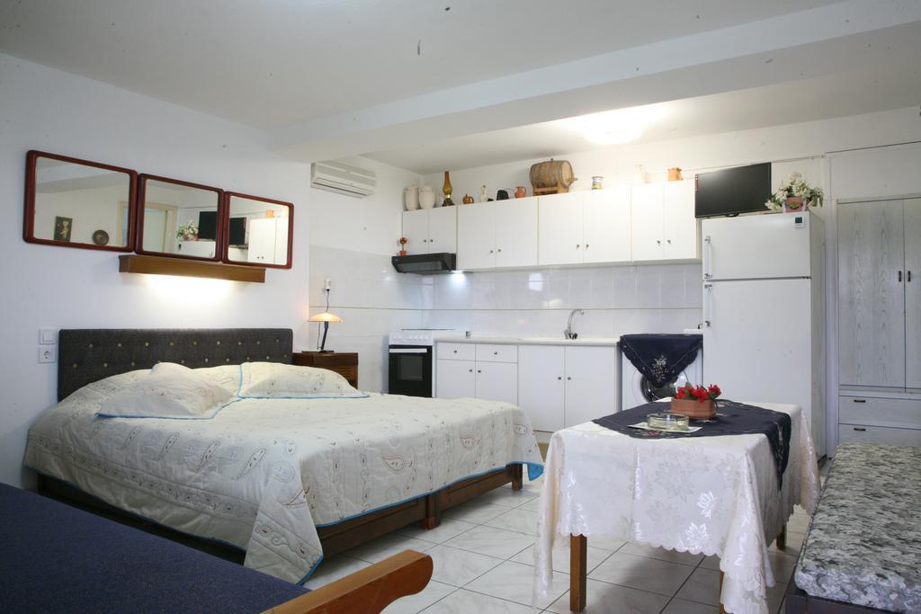 Aigli Apartments Néa Ankhíalos Esterno foto